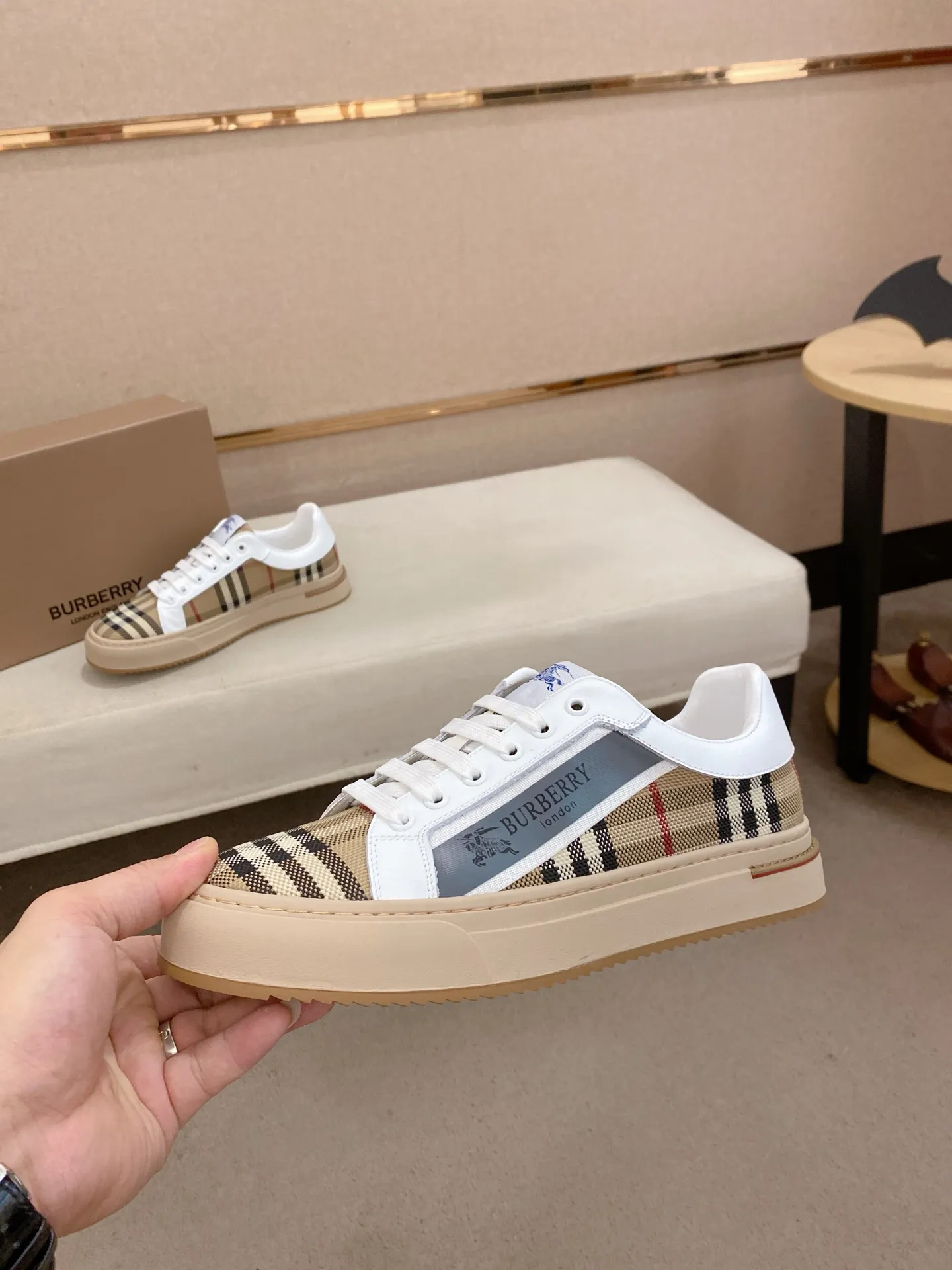 Men's shoes💰: 400💰🇮🇹🇮🇹The counters are synchronized with BURBERRY's top purchasing agents🔍🔍Synchronized sales. Positive code number: 38-44. Italian imported cowhide with official website fabric. Fully imported sheepskin lining, sole: original sole provided by the original factory, exclusive movable molded sole, super comfortable, original factory follow-up goods, 🔍🔍high quality, you can enter and leave the counter at will, welcome to compare (can be customized 45)